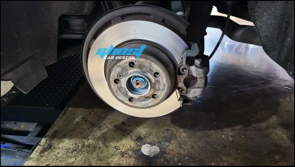 Mercedes-Benz CLS caliper painting - Mercedes-Benz CLS Caliper Painting Review — Orange Gold Finish photo 6