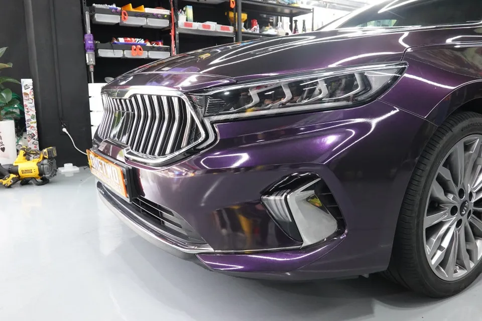 Kia K7のカーラッピング事例|ミッドナイトパープル 施工写真 3-1