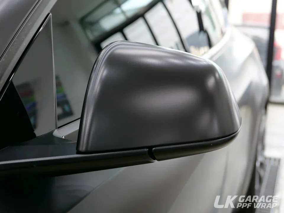 Tesla Model Yのカーラッピング事例 施工写真 4-2