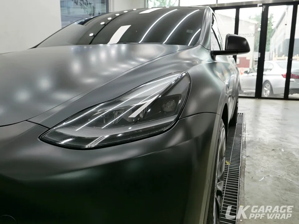 Tesla Model Yのカーラッピング事例 施工写真 1-3
