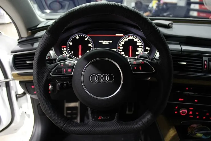 Audi A7 RS steering wheel - Audi A7 RS Steering Wheel Customization Review photo 4