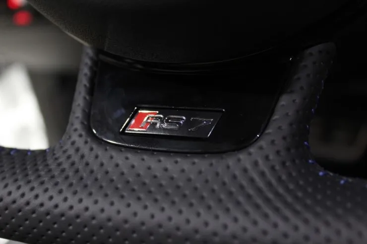 Audi A7 RS steering wheel - Audi A7 RS Steering Wheel Customization Review photo 6