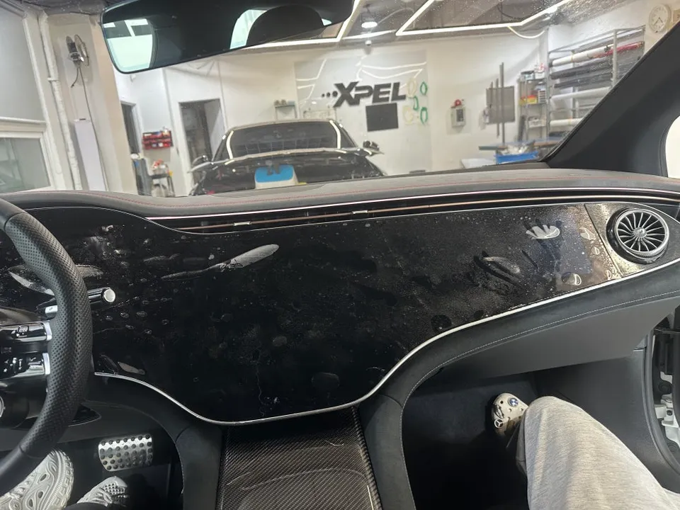 Mercedes-Benz EQEの室内PPF施工事例｜傷・汚れ対策 施工写真 3-3