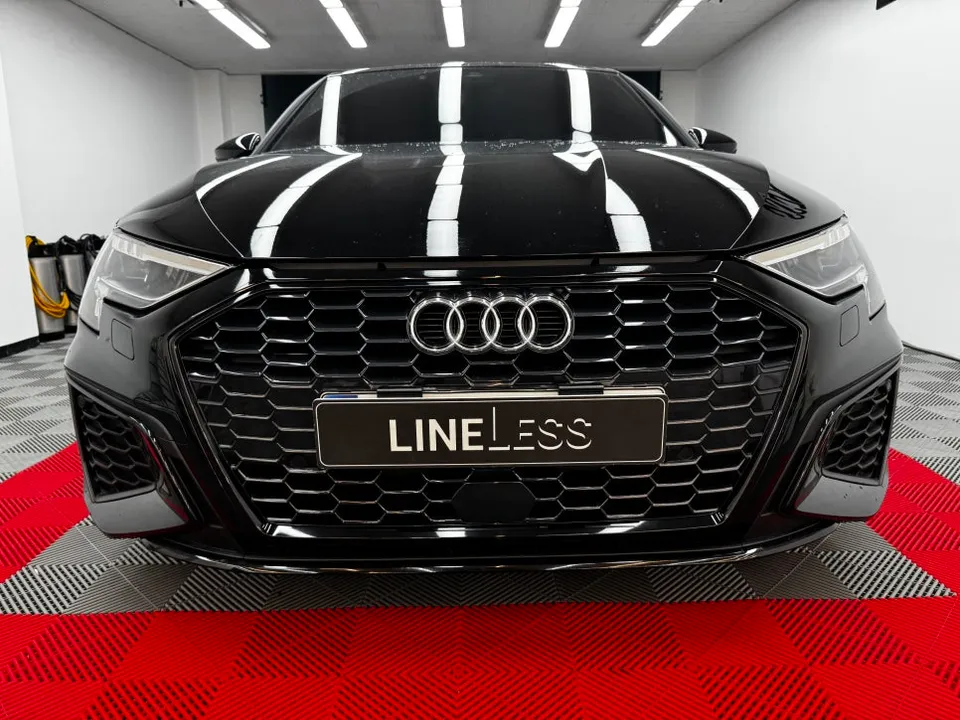 Audi A3のカーラッピング事例|クロームパーツのブラックアウト 施工写真 2-2