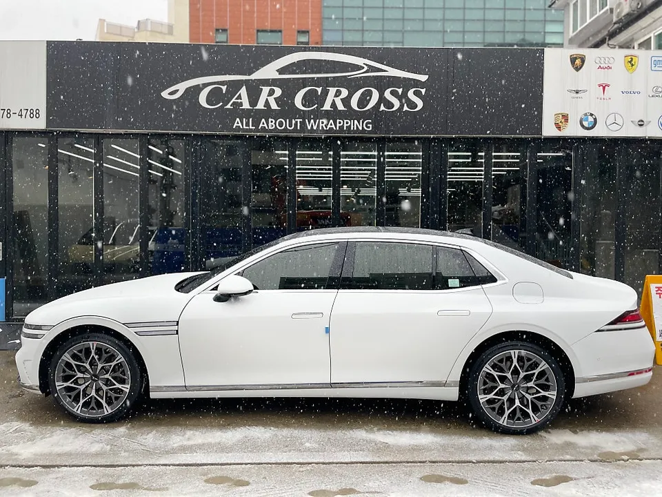 Genesis G90のカーラッピング事例|サテンブラックの高級感 施工写真 1-1