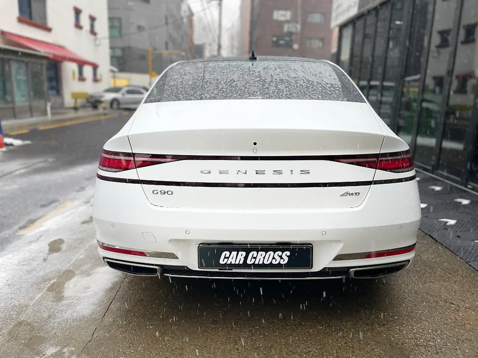 Genesis G90のカーラッピング事例|サテンブラックの高級感 施工写真 2-1