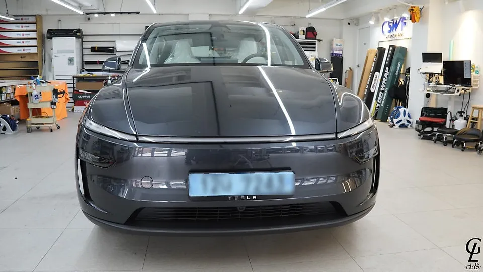Tesla Model YのPPF施工事例：無光化で高級感アップ 施工写真 3-1
