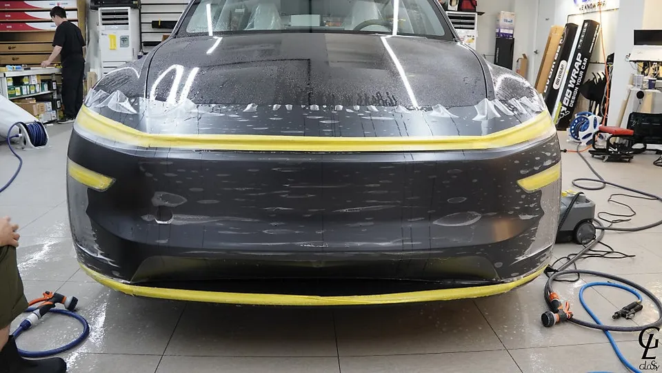 Tesla Model YのPPF施工事例：無光化で高級感アップ 施工写真 2-2