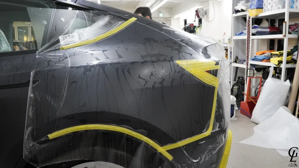 Tesla Model YのPPF施工事例：無光化で高級感アップ 施工写真 1-3