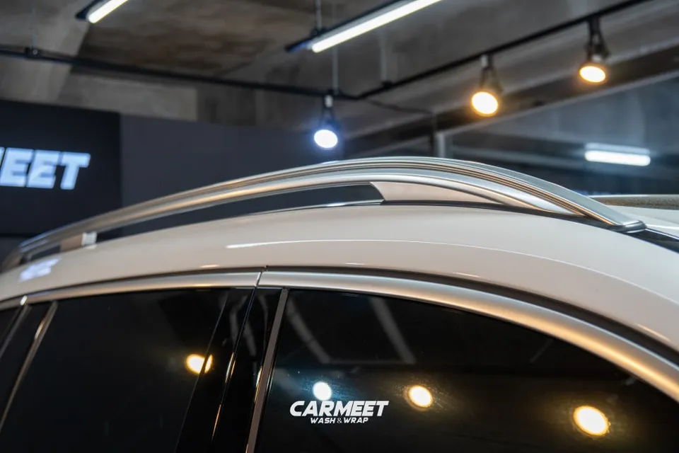 BMW X7のカーラッピング事例|クローム除去で精悍な印象に 施工写真 2-2