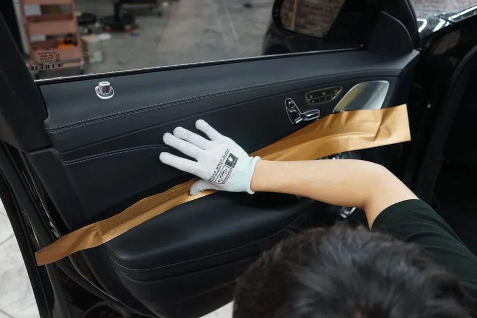 Mercedes-Benz S-Classのカーラッピング事例|内装カスタム 施工写真 3-3