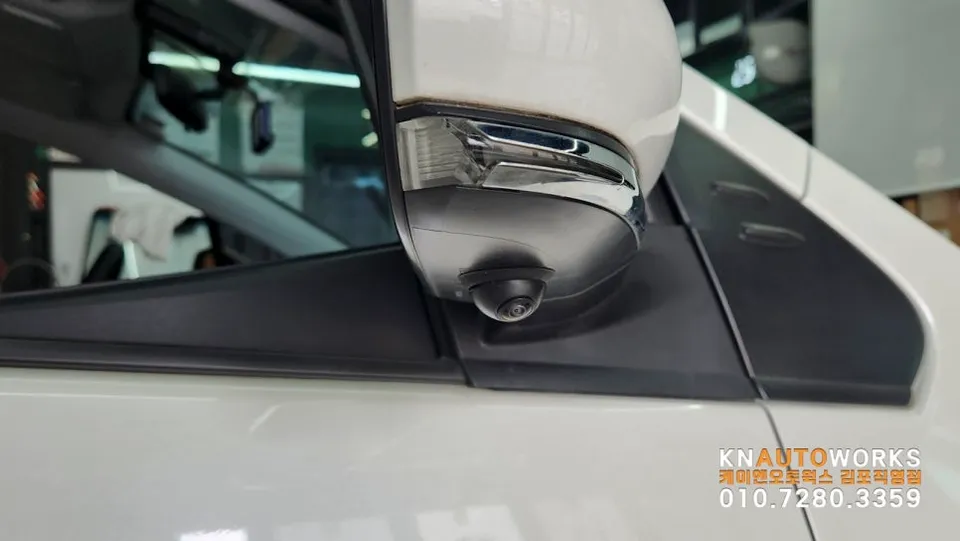 Toyota PriusのAndroid Auto・CarPlay取付事例 施工写真 4-2