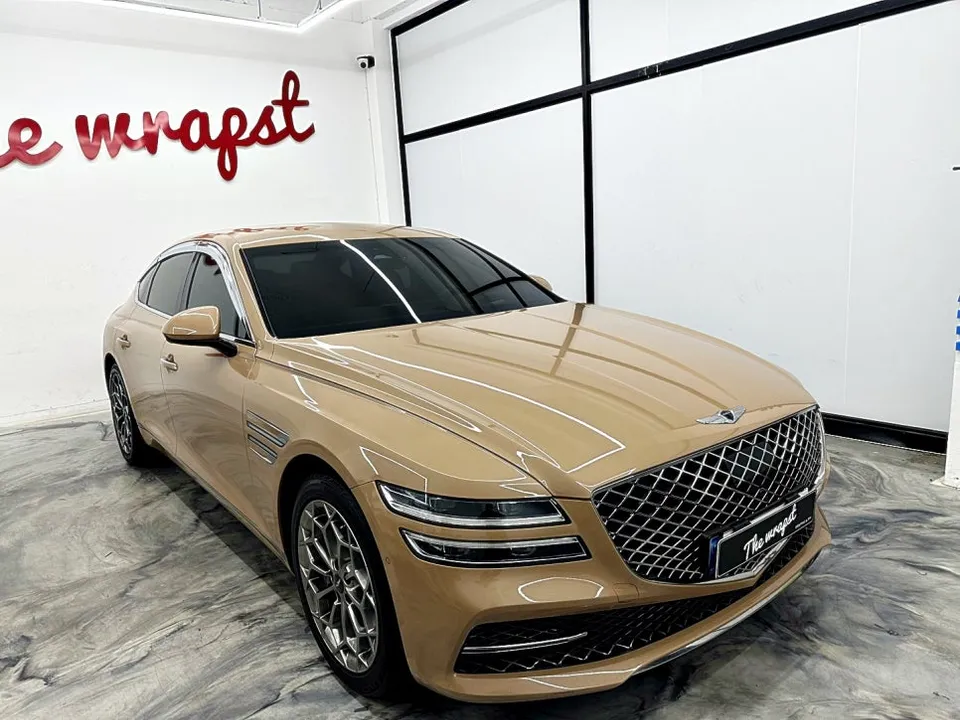 Genesis G80 RG3のカーラッピング事例|ピアノブラックで高級感アップ 施工写真 2-2
