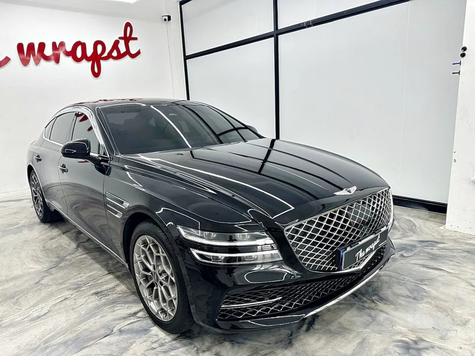 Genesis G80 RG3のカーラッピング事例|ピアノブラックで高級感アップ 施工写真 3-2
