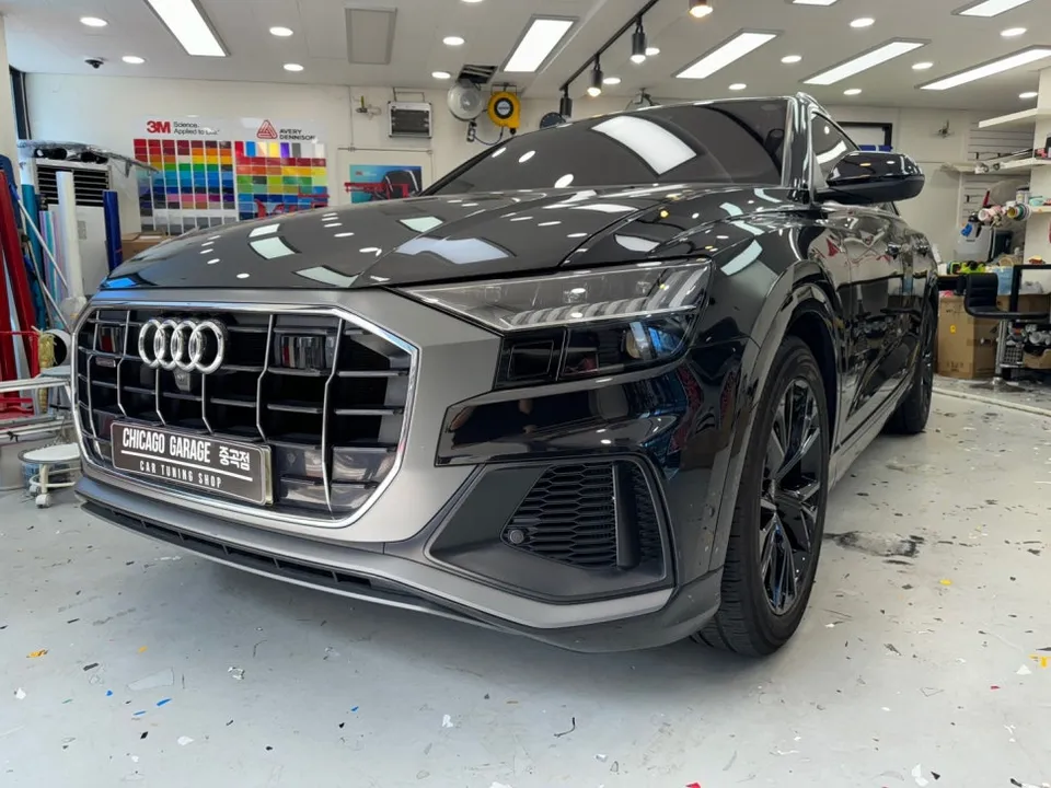 Audi Q8 vinyl wrap - Audi Q8 Vinyl Wrap Review: Chrome Delete for a Sleek Look photo 4
