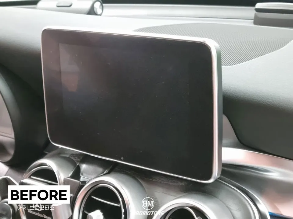 Mercedes-Benz GLC 300のAndroid Auto・CarPlay取付事例 施工写真 3-2