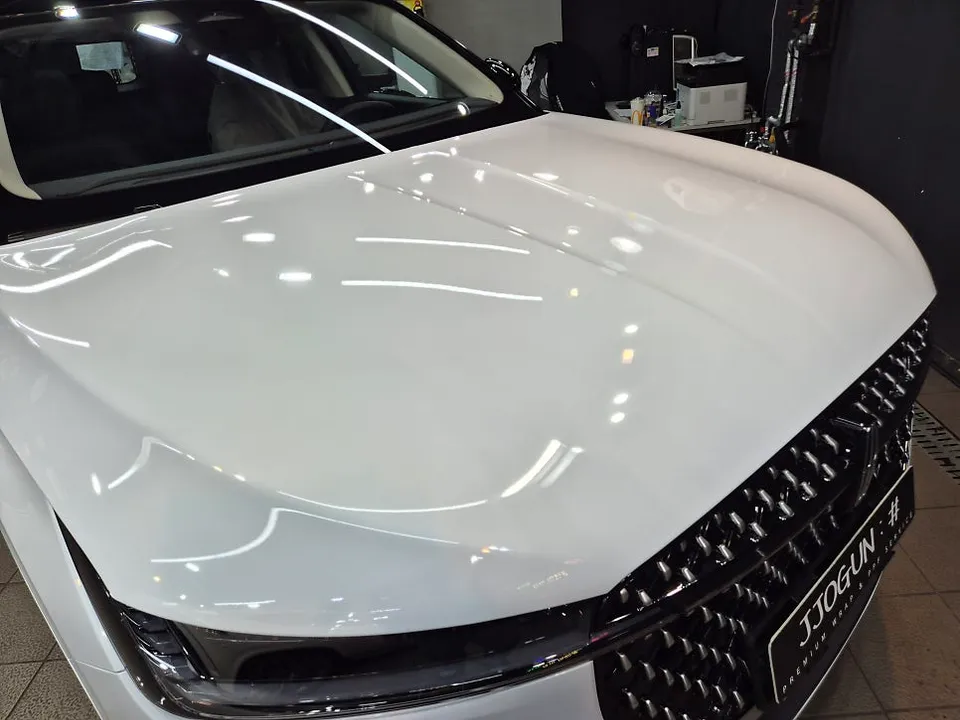 Lincoln Nautilusのカーラッピング事例|高光沢ホワイトの仕上がり 施工写真 3-3