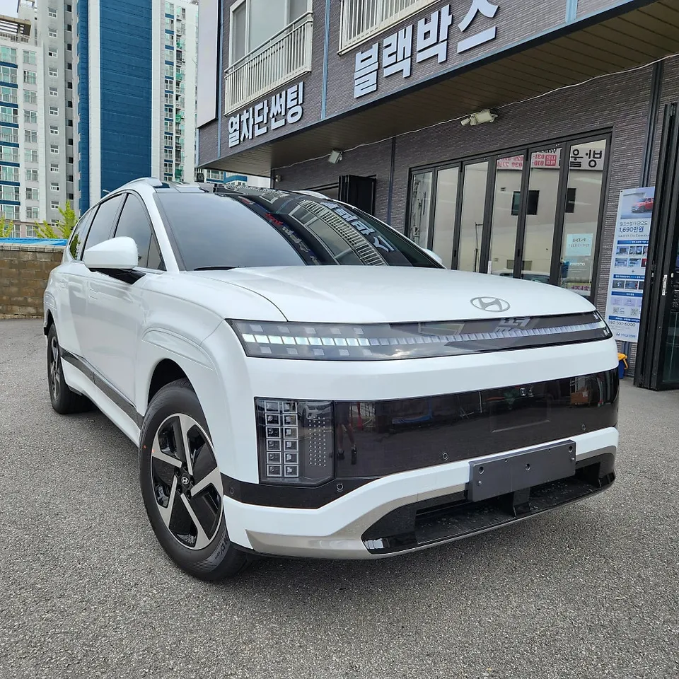 Hyundai IONIQのドラレコ取付事例｜費用目安と仕上がり 施工写真 1-3
