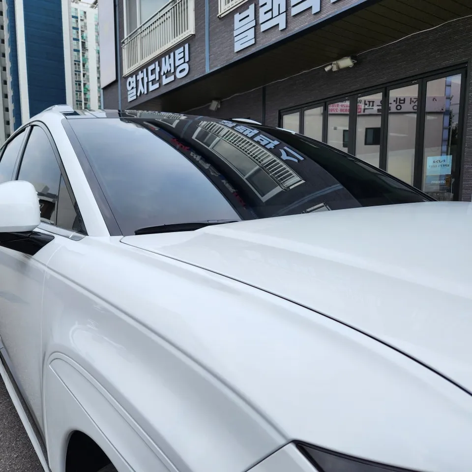 Hyundai IONIQのドラレコ取付事例｜費用目安と仕上がり 施工写真 2-3