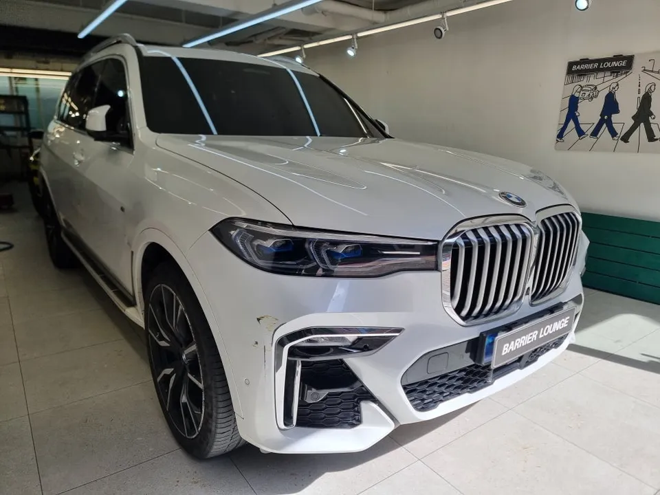 BMW X7のカーラッピング事例|費用目安・仕上がり 施工写真 3-1