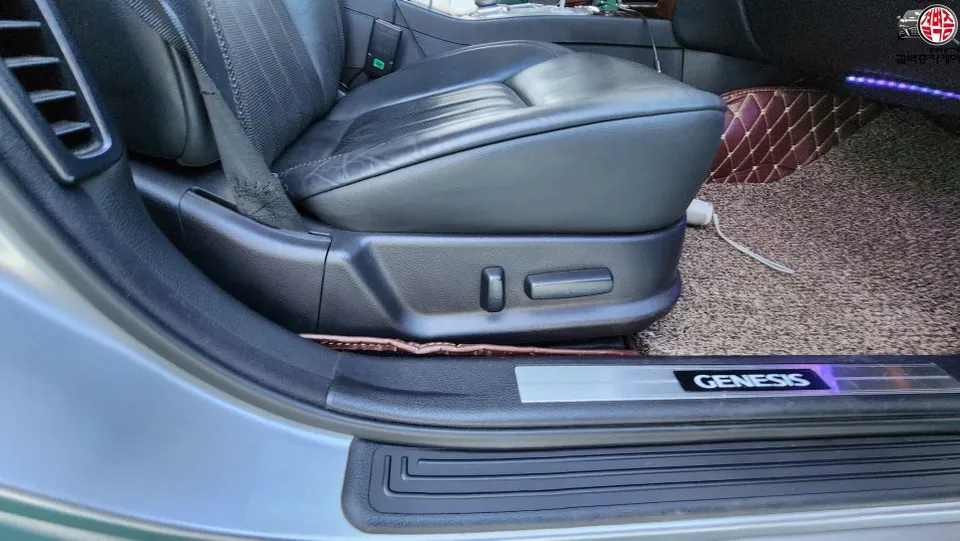 Genesis BH interior customization - Genesis BH Interior Customization Review — Deep Orange Upgrade photo 5