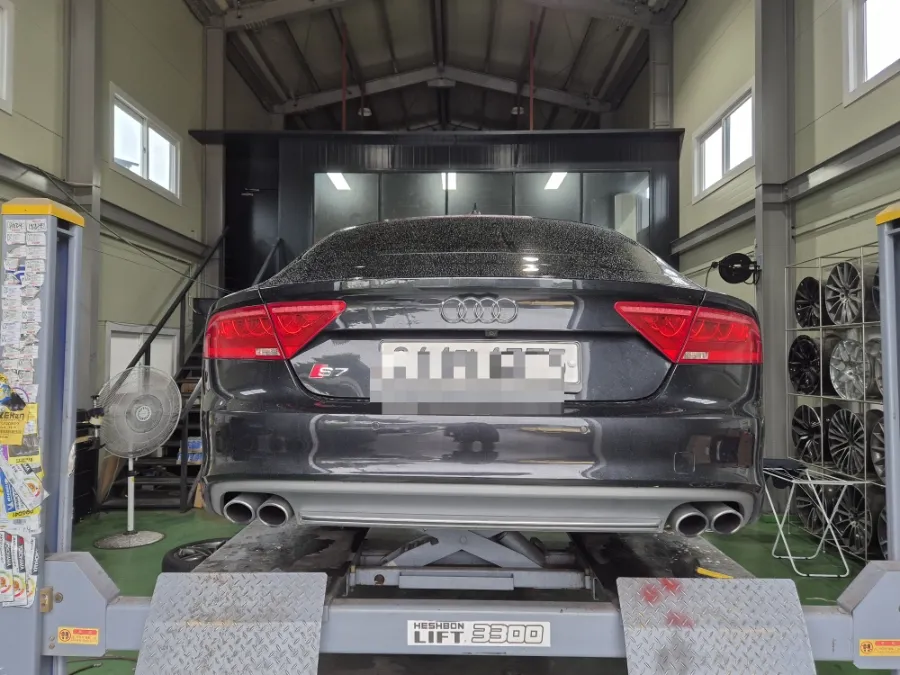 Audi S7のホイールリペア・塗装事例 施工写真 1-1