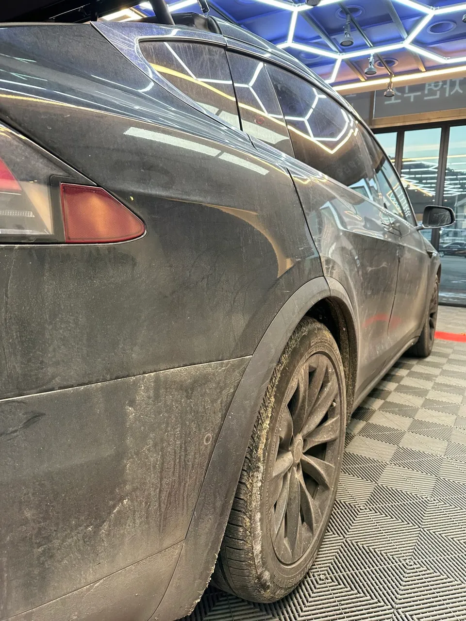 Tesla Model Y PPF施工事例|費用目安と仕上がり 施工写真 1-2