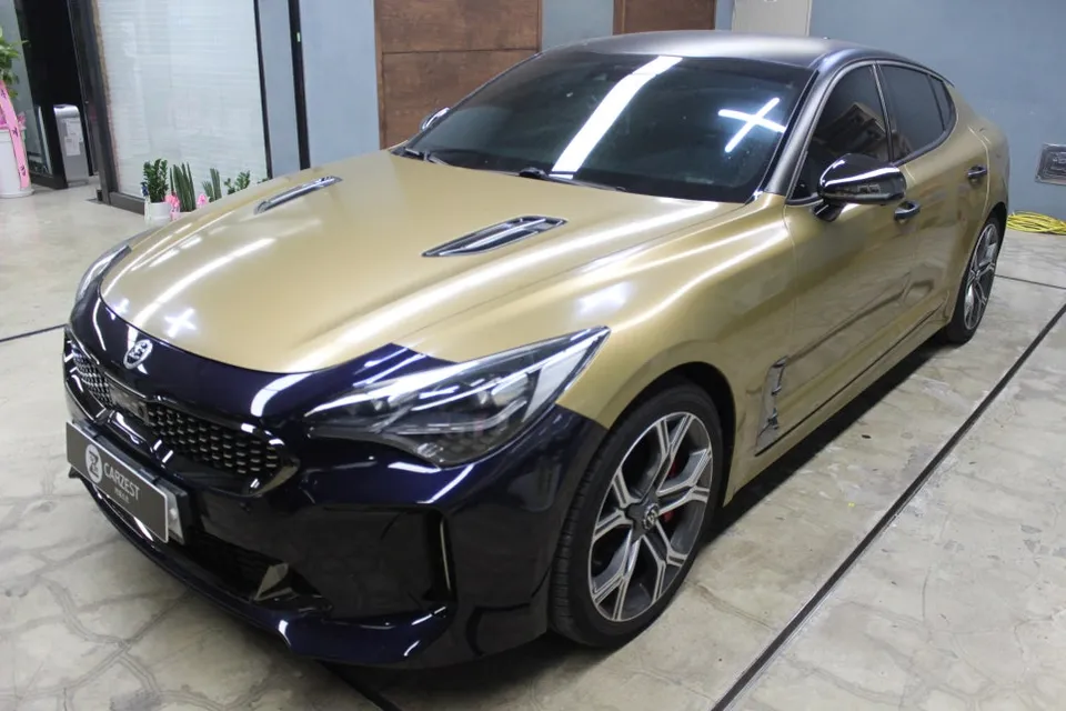 Kia Stingerのカーラッピング事例｜費用目安・仕上がり 施工写真 1-2