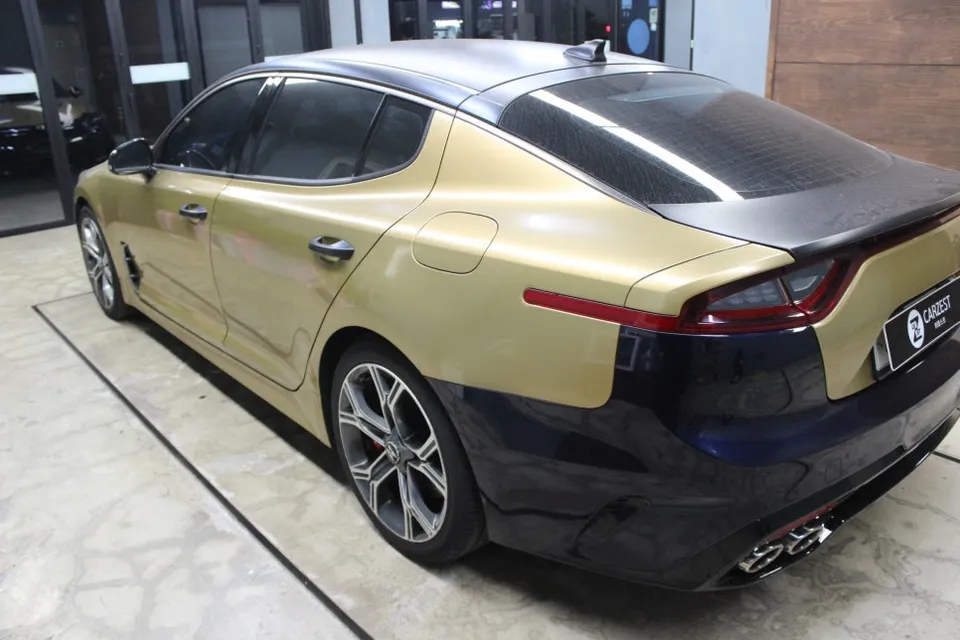 Kia Stingerのカーラッピング事例｜費用目安・仕上がり 施工写真 1-3