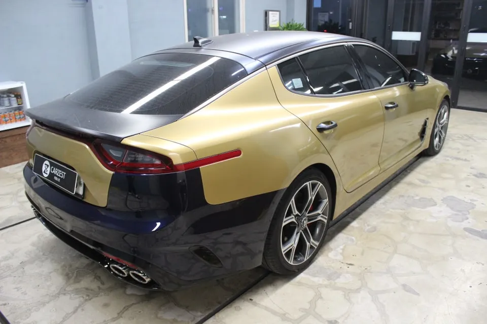 Kia Stingerのカーラッピング事例｜費用目安・仕上がり 施工写真 2-3