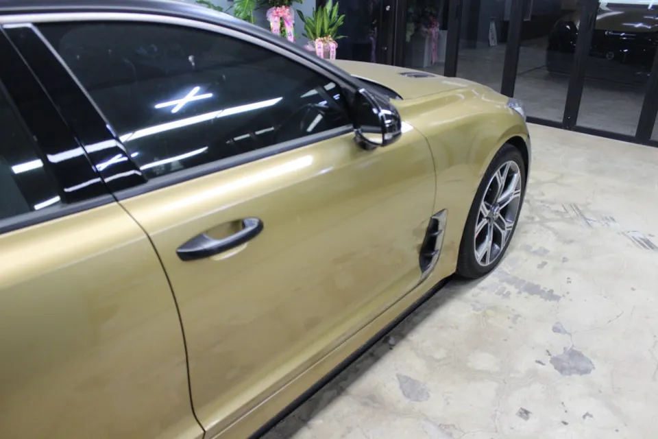Kia Stingerのカーラッピング事例｜費用目安・仕上がり 施工写真 3-3