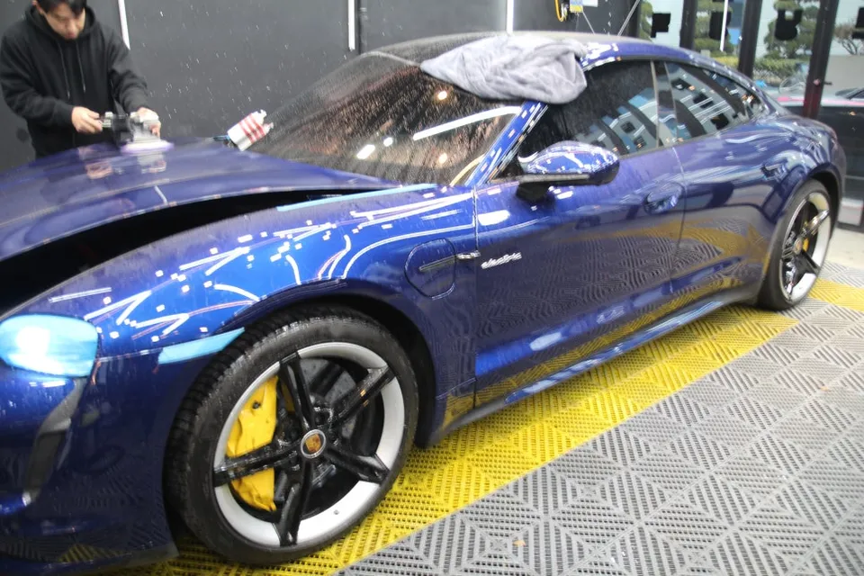 Porsche Taycan PPF施工事例|費用目安と仕上がり 施工写真 2-1