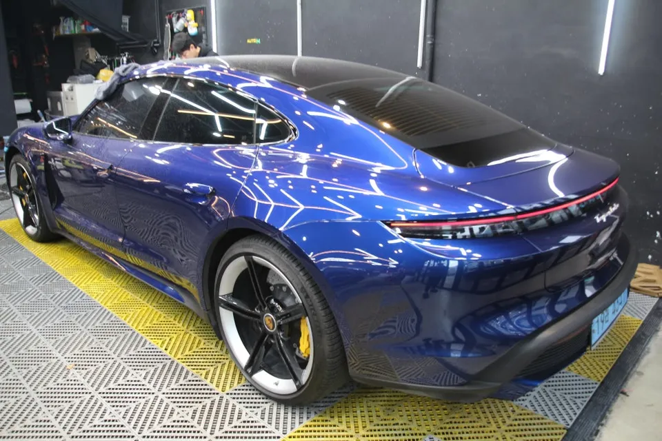 Porsche Taycan PPF施工事例|費用目安と仕上がり 施工写真 3-1