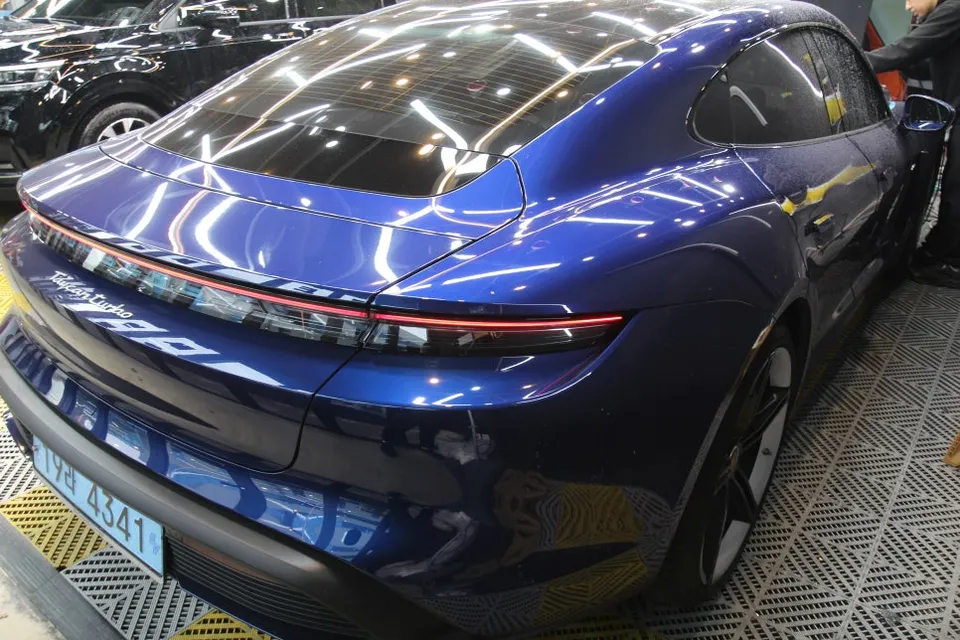 Porsche Taycan PPF施工事例|費用目安と仕上がり 施工写真 1-2