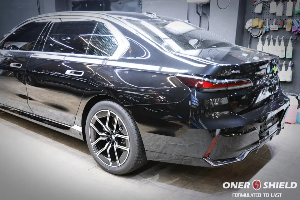 BMW 7 Series G11/G12のガラスコーティング事例|費用目安・仕上がり 施工写真 1-1