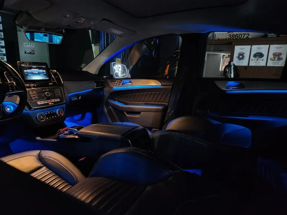 Mercedes-Benz GLE ambient lighting - Mercedes-Benz GLE Ambient Lighting Review — Enhanced Interior Amb photo 4