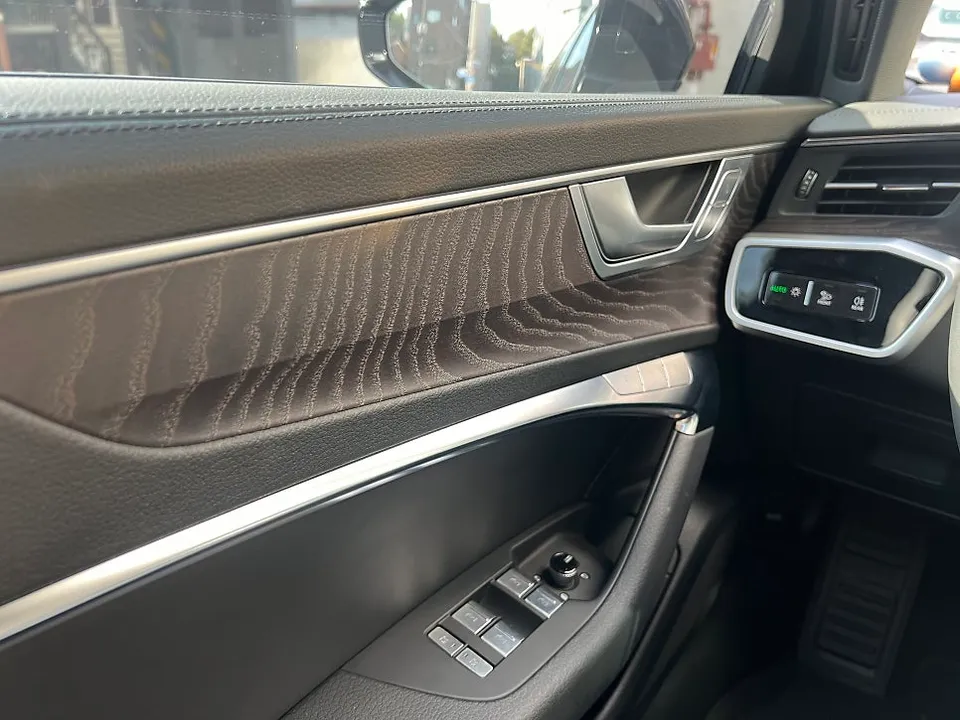 Audi A6の室内PPF施工事例|高級感と保護を両立 施工写真 4-1