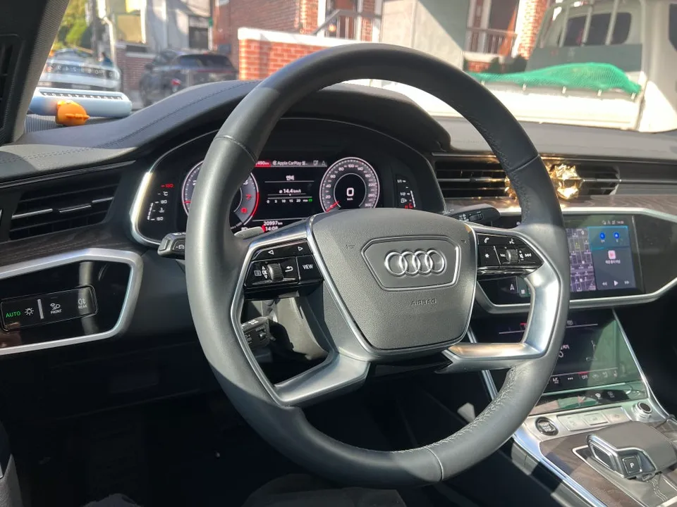Audi A6の室内PPF施工事例|高級感と保護を両立 施工写真 1-2