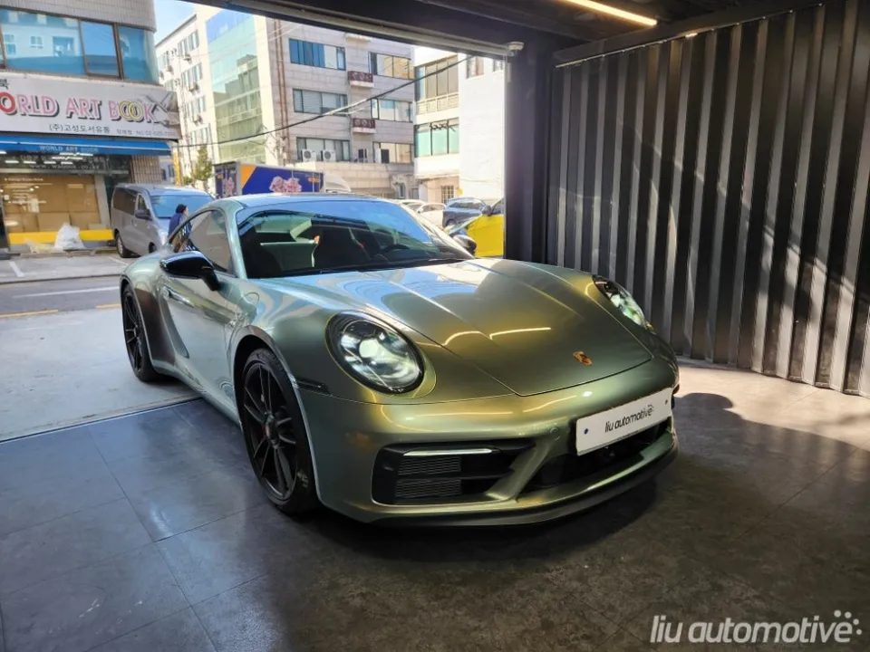 Porsche 911 Carrera GTS Red Dash Chrono Package Review photo 2