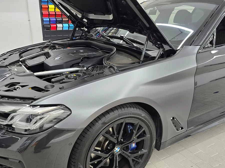 BMW 5 Series G30 カーラッピング事例:サテンダークグレー 施工写真 3-3