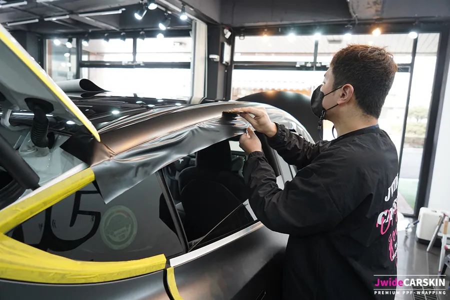 Tesla Model Y PPF施工事例｜サテンブラックロックグレイメタリック 施工写真 2-2