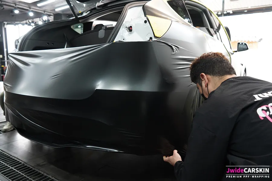 Tesla Model Y PPF施工事例｜サテンブラックロックグレイメタリック 施工写真 1-3