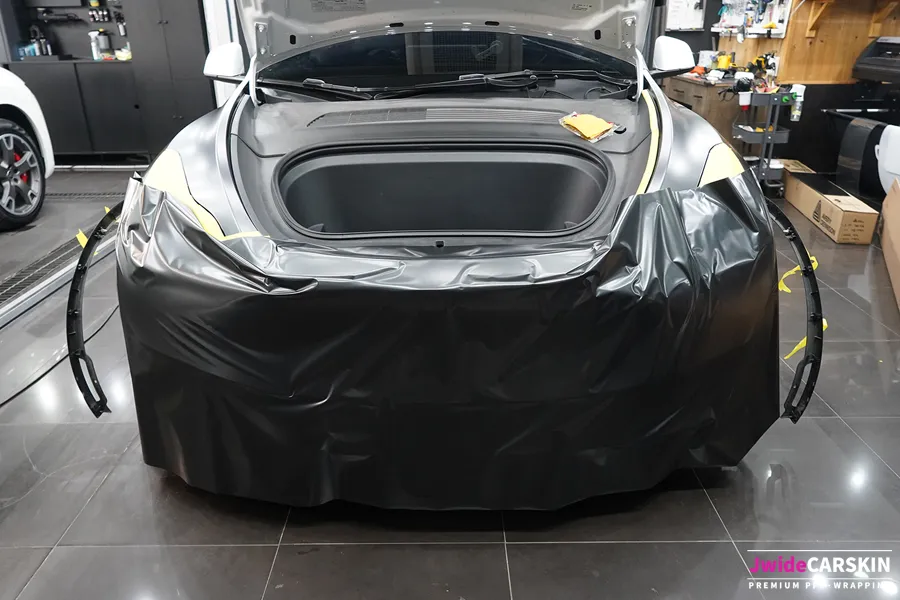 Tesla Model Y PPF施工事例｜サテンブラックロックグレイメタリック 施工写真 3-3