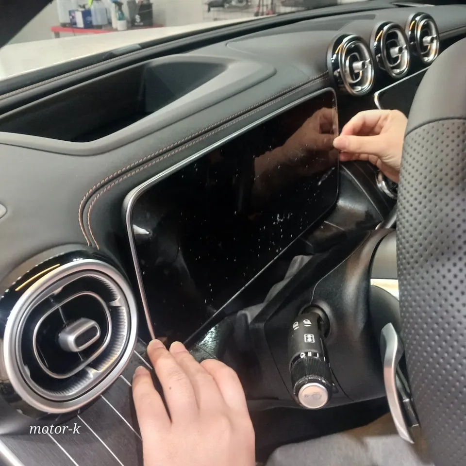 Mercedes-Benz GLCのPPF施工事例|室内保護で傷を防ぐ 施工写真 3-2