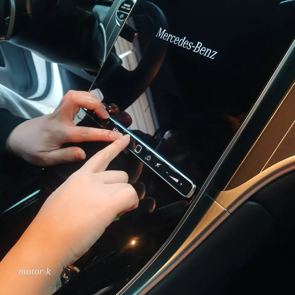 Mercedes-Benz GLCのPPF施工事例|室内保護で傷を防ぐ 施工写真 3-3