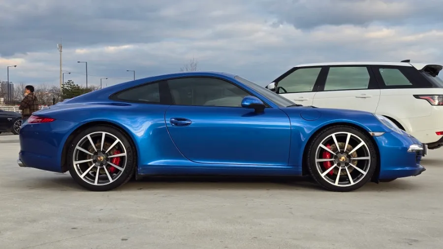 Porsche 911 Carrera window tinting installation result