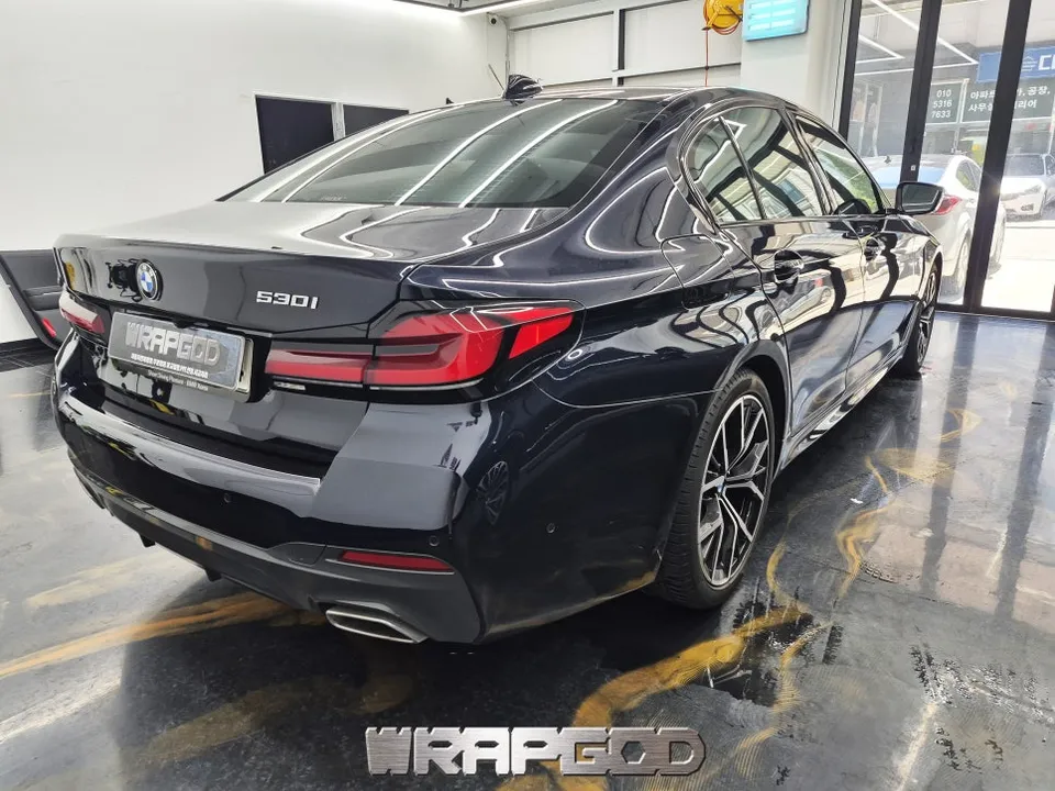 BMW 5 Series G30 vinyl wrap - BMW 5 Series G30 Vinyl Wrap Review — Premium Interior Upgrade photo 3