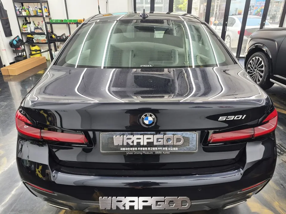 BMW 5 Series G30 vinyl wrap - BMW 5 Series G30 Vinyl Wrap Review — Premium Interior Upgrade photo 5