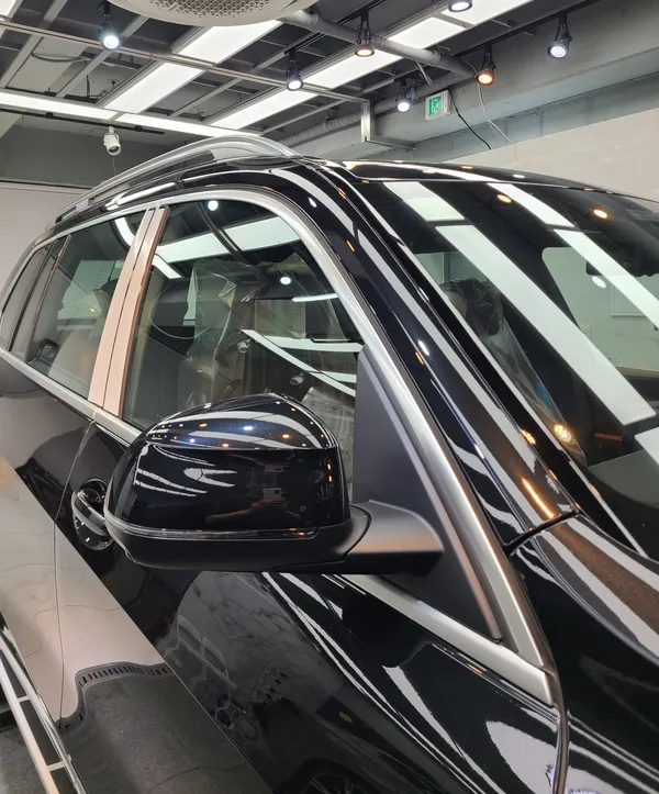 BMW X7 vinyl wrap - BMW X7 Chrome Delete & Black Grill Wrap Review photo 7