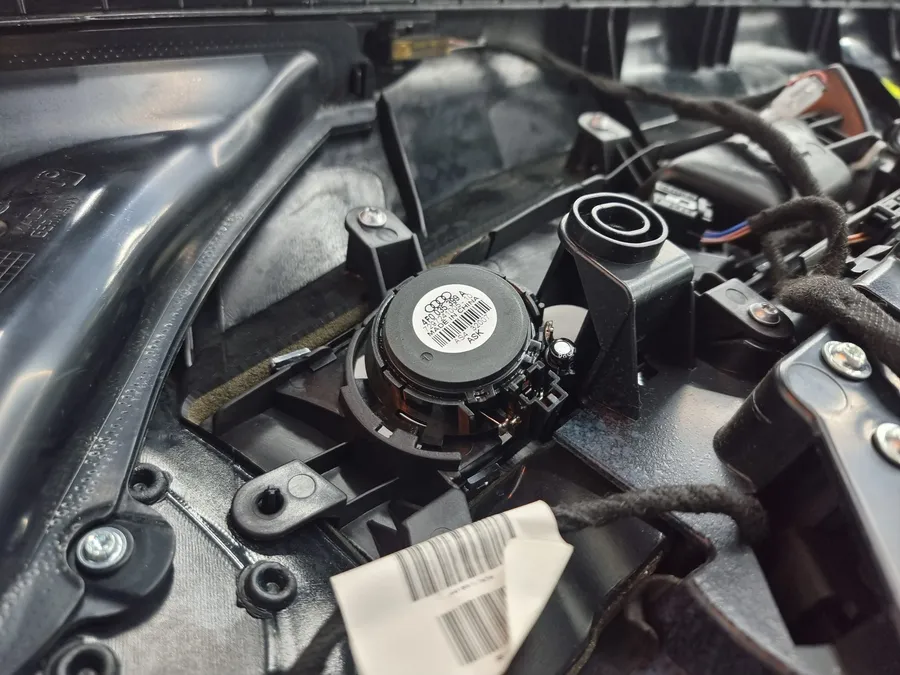 Audi A6のカーオーディオ施工事例 施工写真 3-2